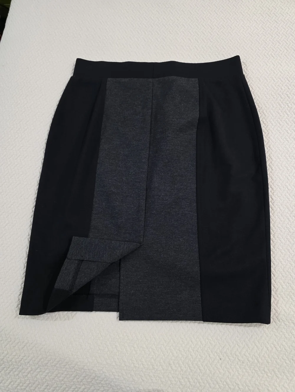 Nicole Miller Colorblock Pencil Skirt - Black & Grey Size Medium Classic Office